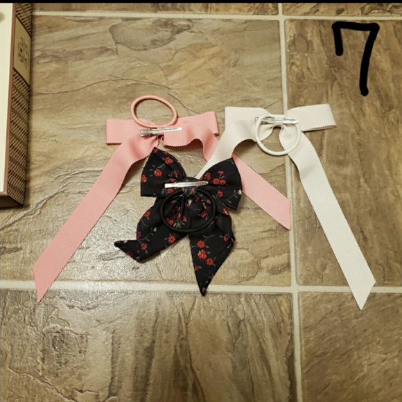 Various hair accessories - Picture 10 of 12